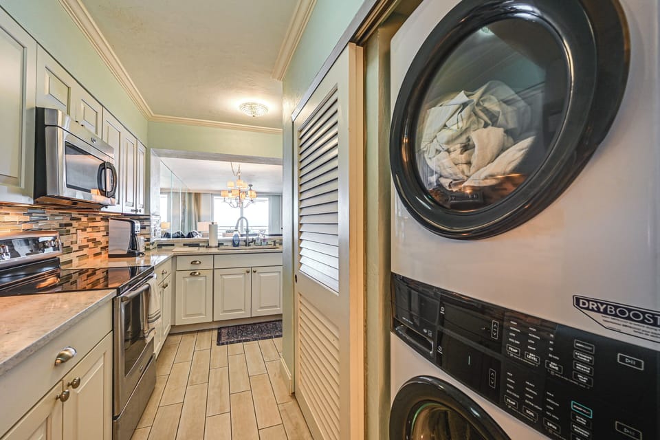 Kitchen | In-Unit Laundry