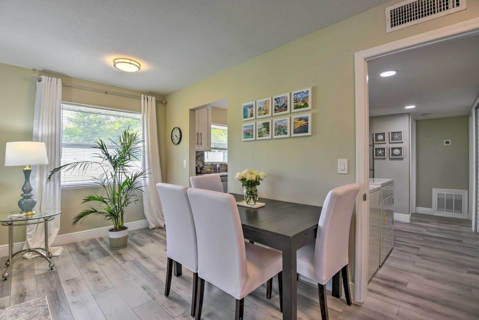 Dining Area | Dishware & Flatware Provided