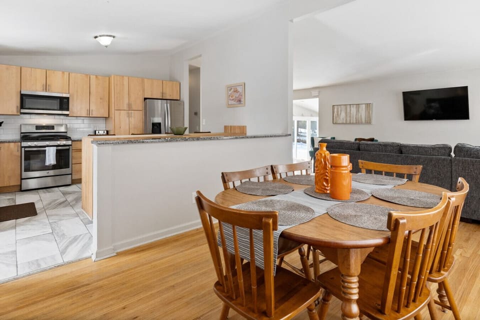 Open and bright kitchen for group meals