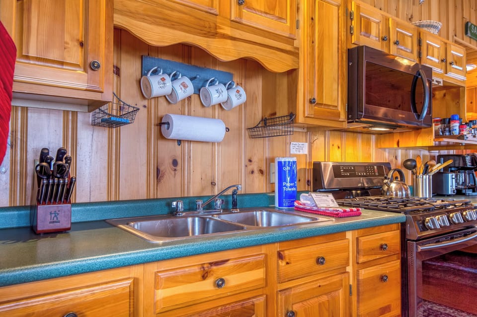 Full kitchen
