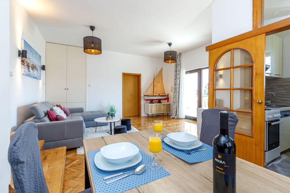 Family Apartment, 3 Bedrooms, 2 Bathrooms (Exclusive Pool Escape Near Sea) | Living area | TV
