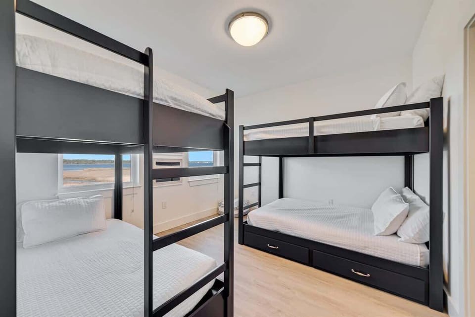 Bunk room - Full over full and twin over twin