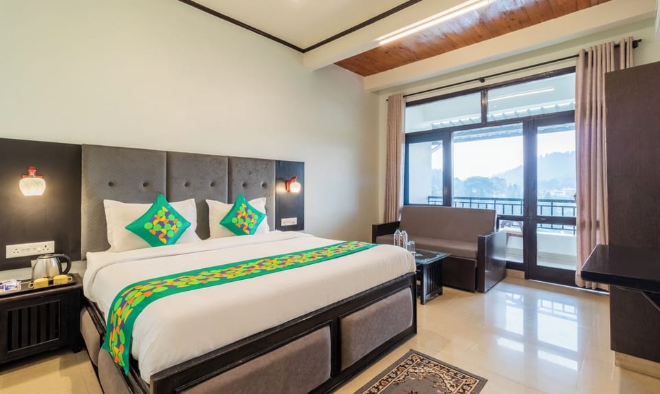 Deluxe room with Valley View | Individually furnished, desk, blackout drapes, iron/ironing board