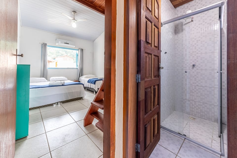 Family Room | Minibar, WiFi (free), bed sheets