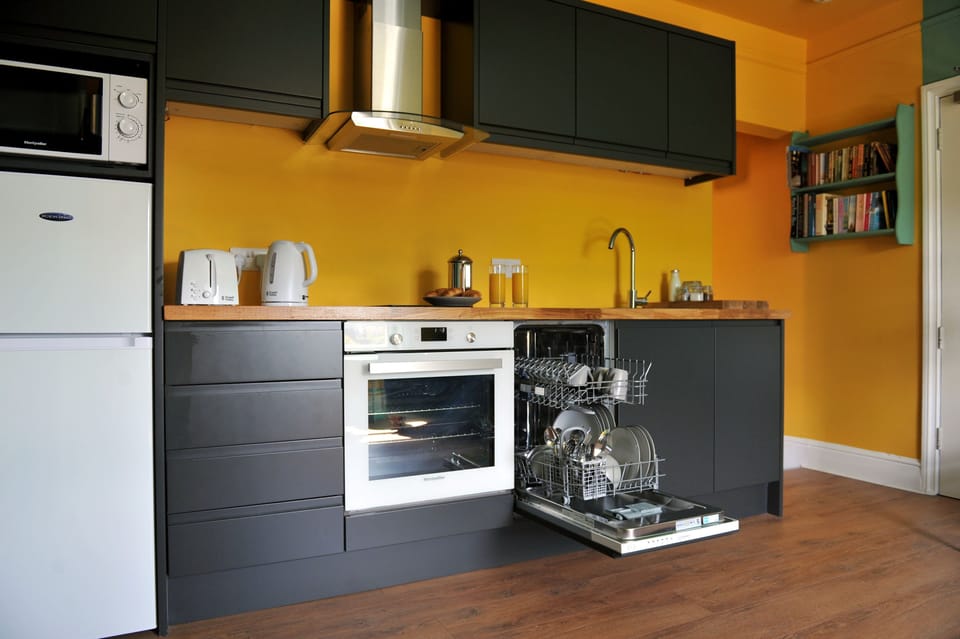 Holst Kitchen with dishwasher