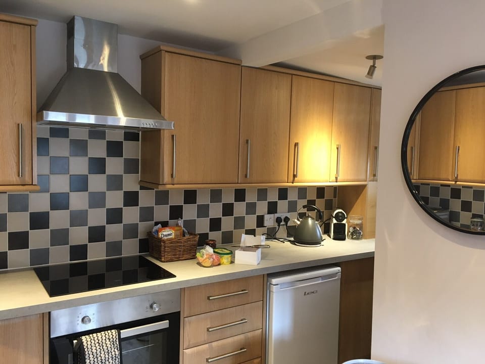 Cottage | Private kitchen | Fridge, microwave, oven, stovetop