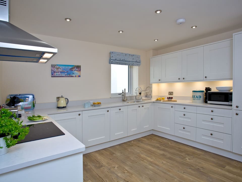 Kitchen | Orestone Garden Apartment - Orestone House, Teignmouth