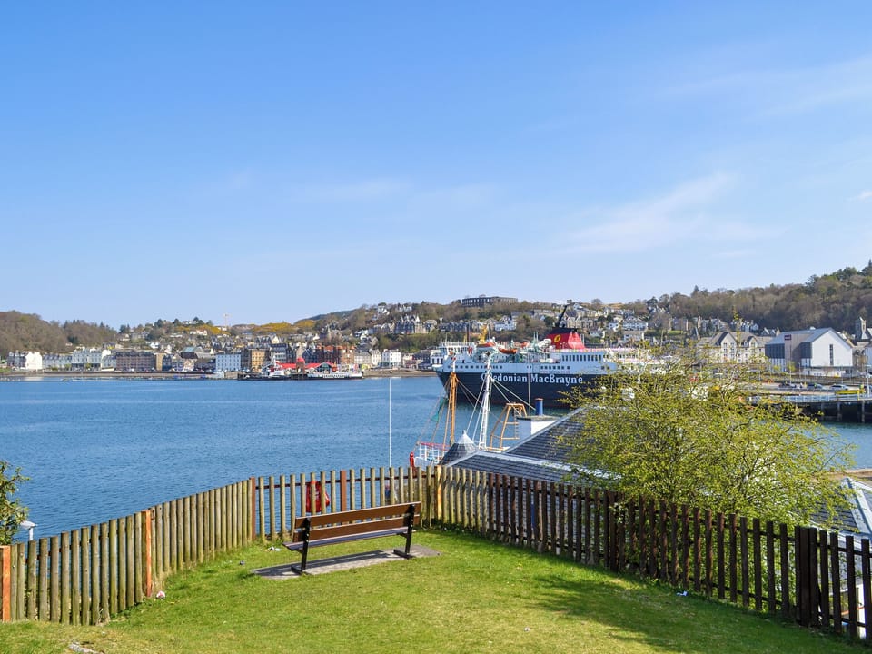 Surrounding area | Maggie&rsquo;s Cabin, Oban