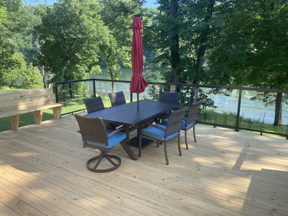 6 Place outside table with solar umbrella