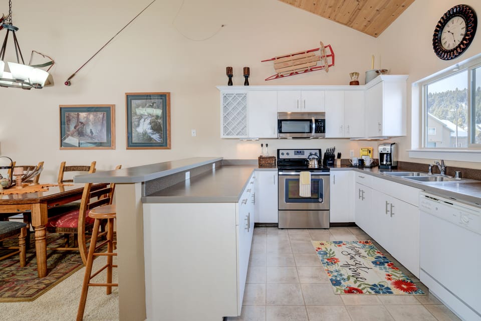 Ample counter space | Main Level