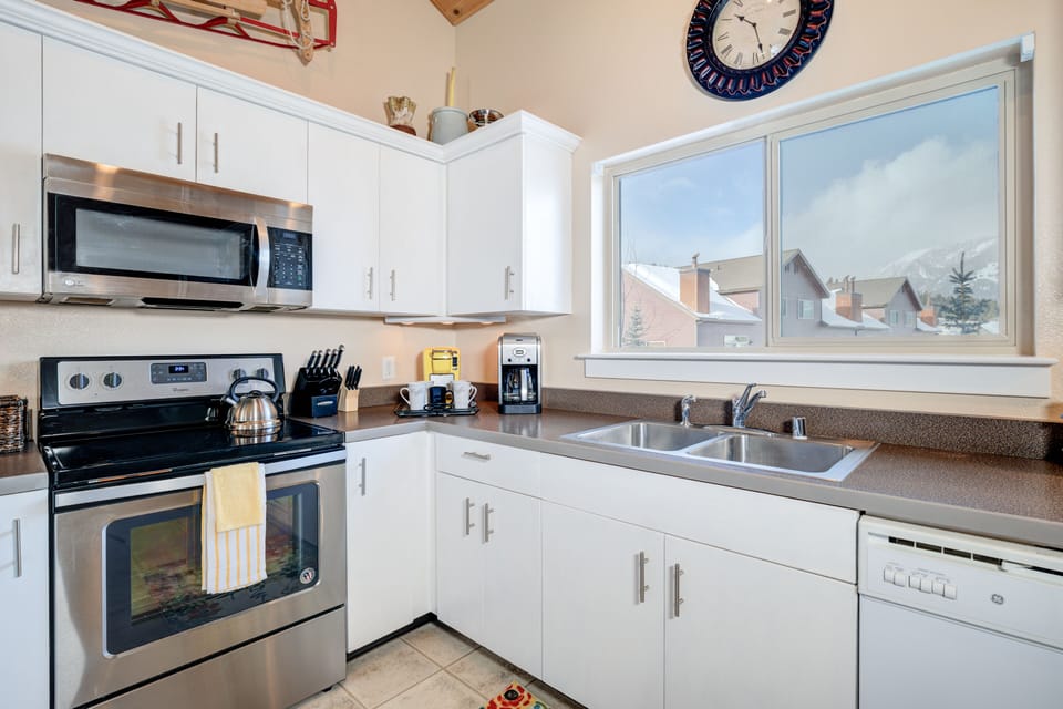 The views from the kitchen are stunning | Main Level