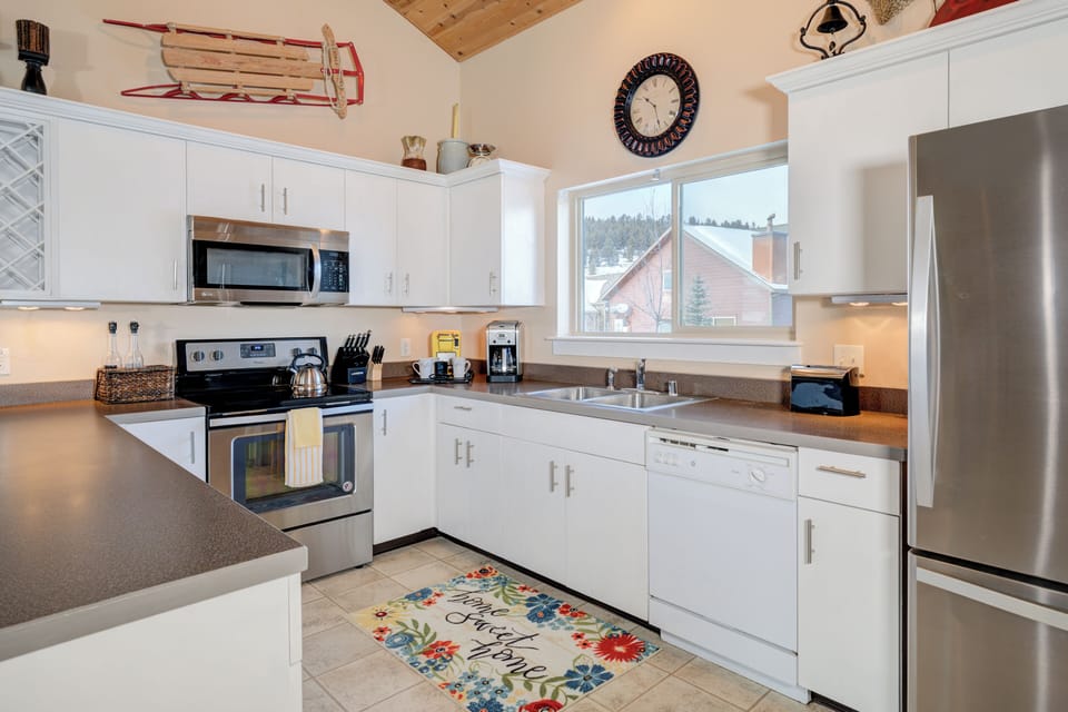 Cook a delicious meal in this beautiful kitchen | Main Level