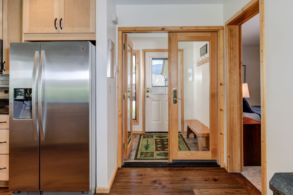 Entryway | Main Level
