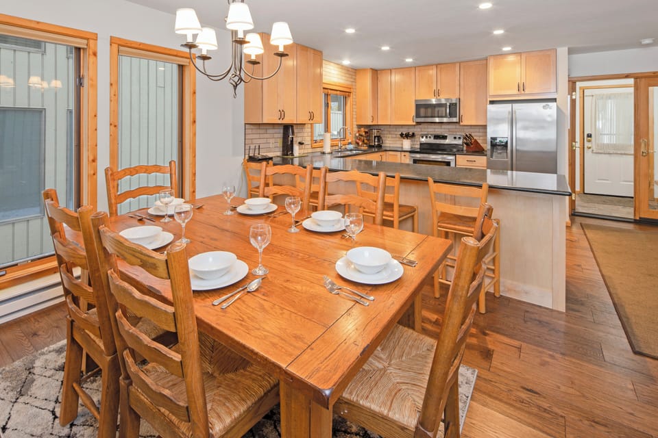 Gather for dinner | Main Level
