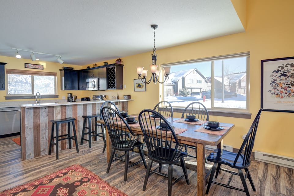 Eat together as a family | Main Level