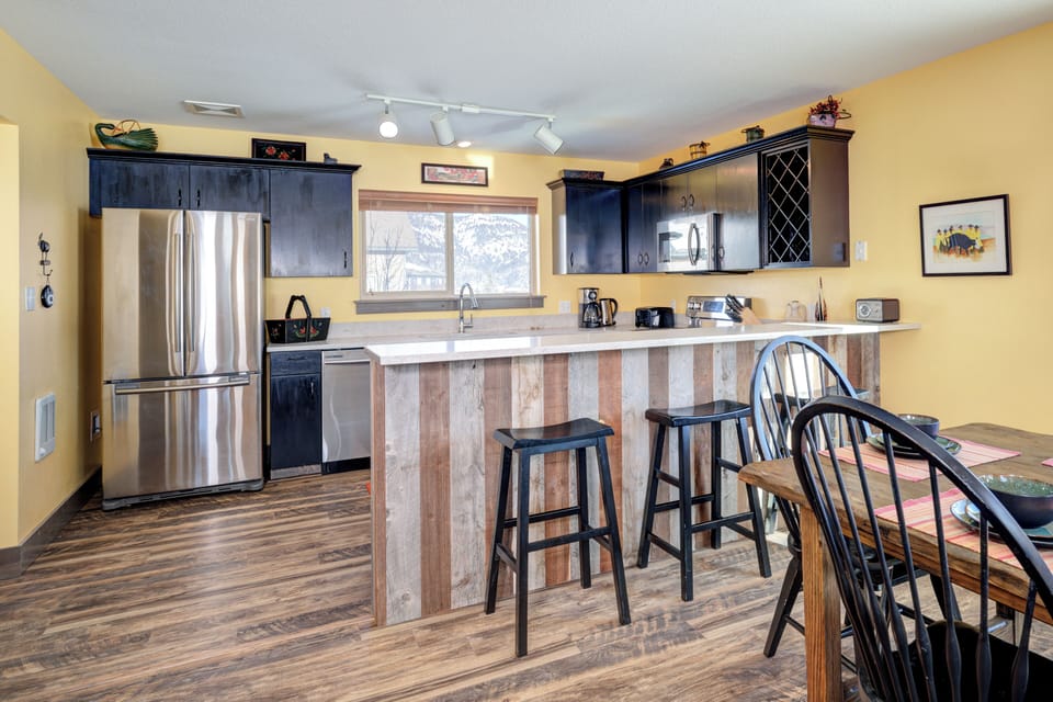 Have coffee at the bar | Main Level