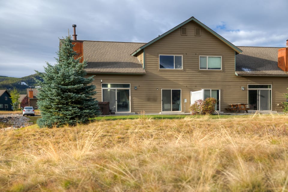 Enjoy the big backyard | Exterior