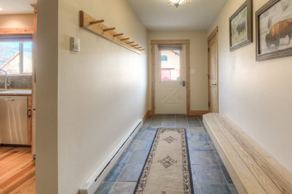 Entryway | Main Level