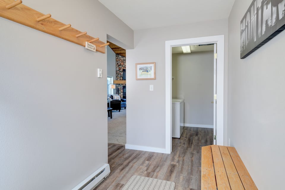 Entryway | Main Level