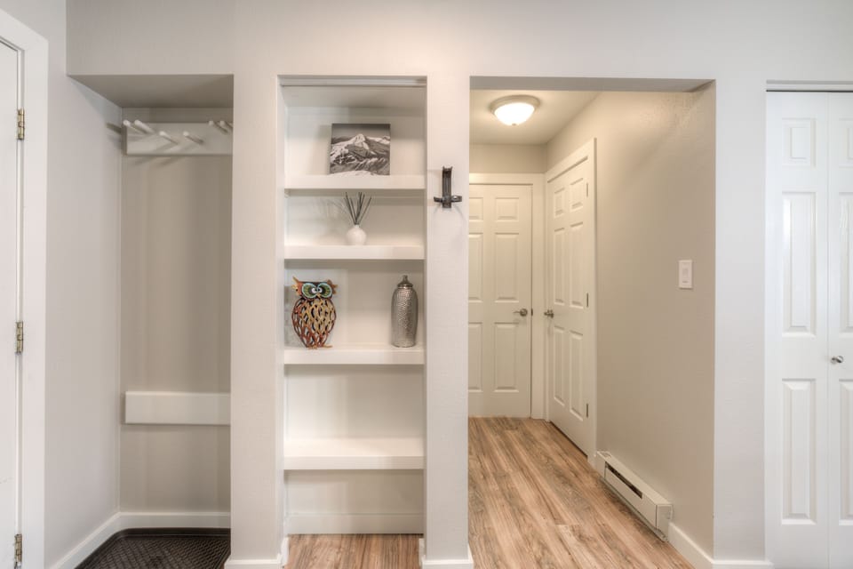 Entryway | Main Level
