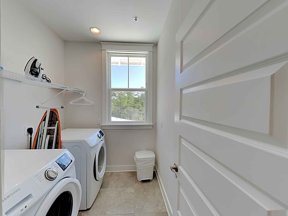Laundry Area Washer & Dryer