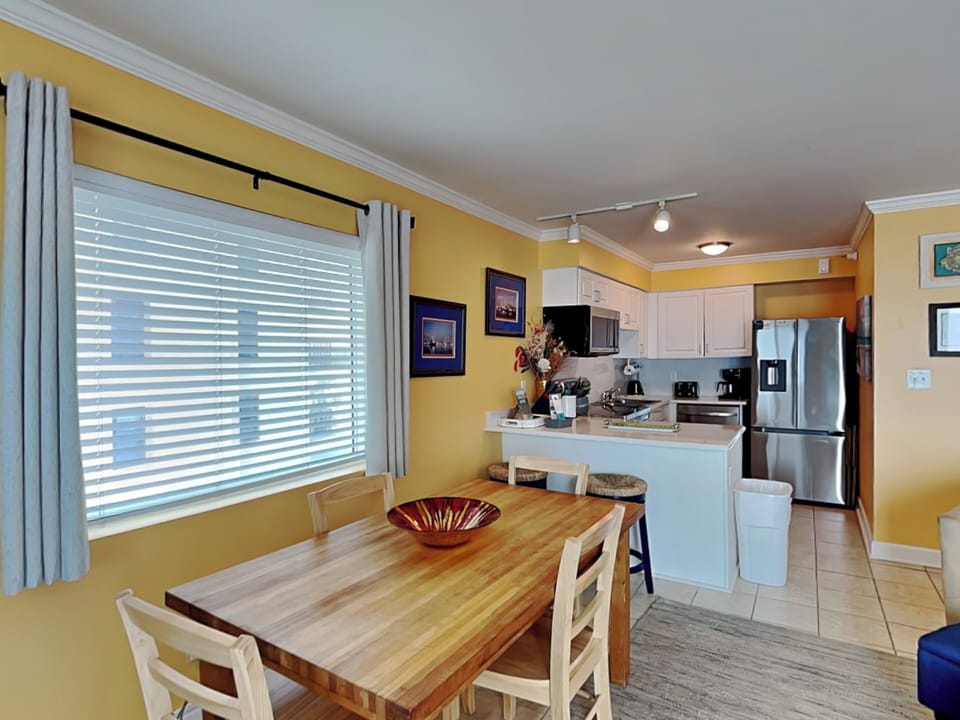 Dining Area - Table for Four
