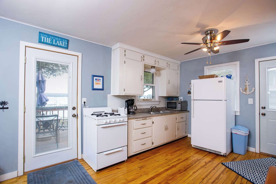 Kitchen: fridge, freezer, stove, oven and microwave. No dishwasher