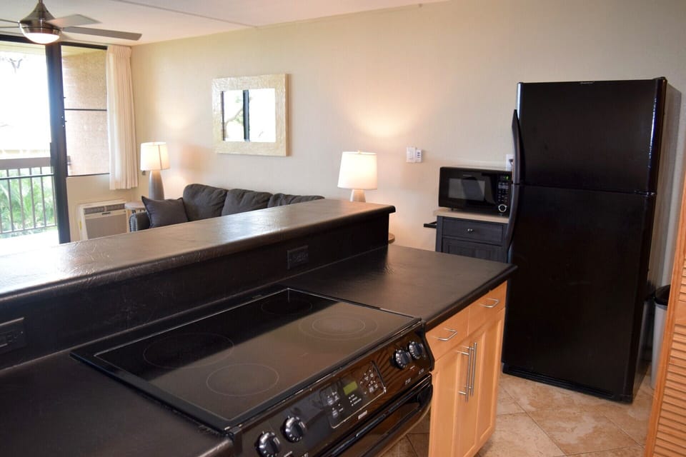 Ktichen with full size appliances