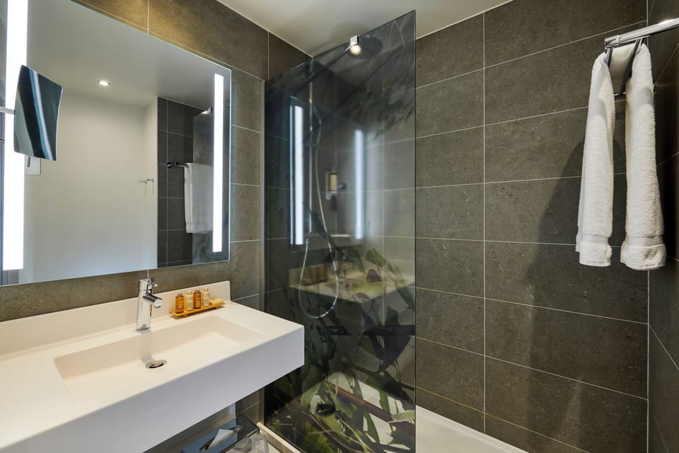 Combined shower/tub, eco-friendly toiletries, hair dryer, towels