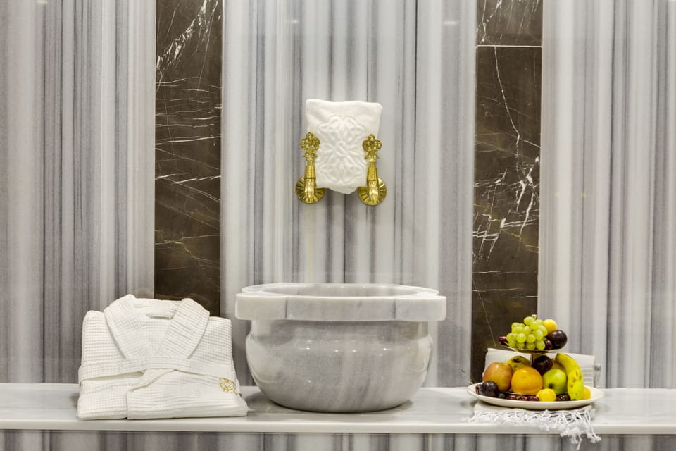 Couples treatment rooms, hot tub, steam room, Turkish bath
