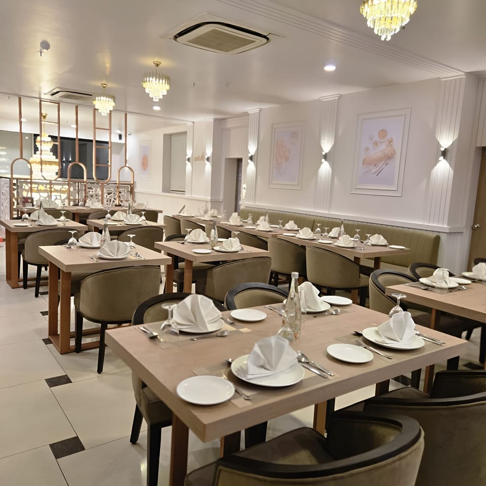 2 restaurants; breakfast, lunch, dinner, and brunch served