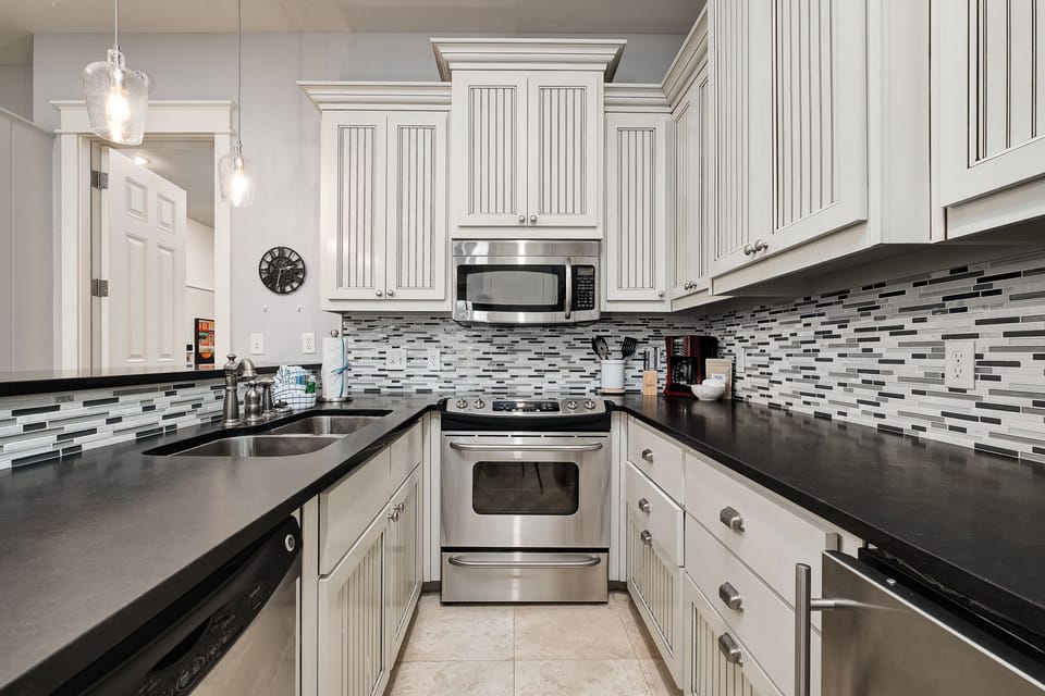 1st Floor Full Kitchen