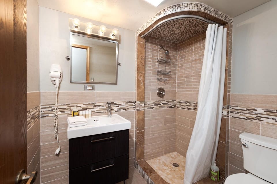 2nd Bathroom