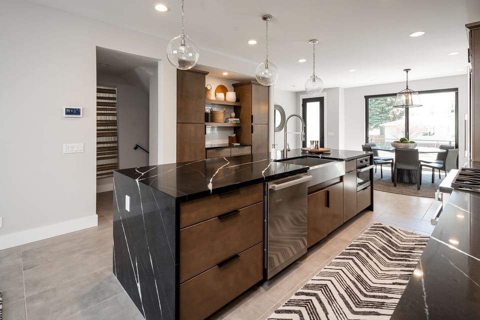 Full kitchen.