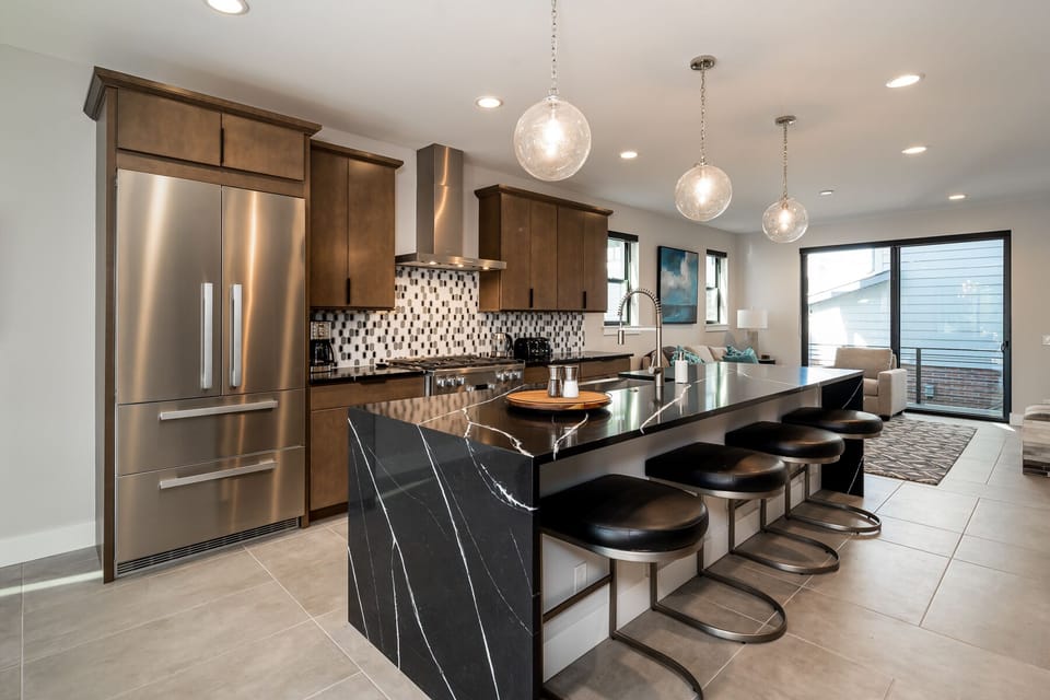 Large full kitchen with 4 seats at the island.