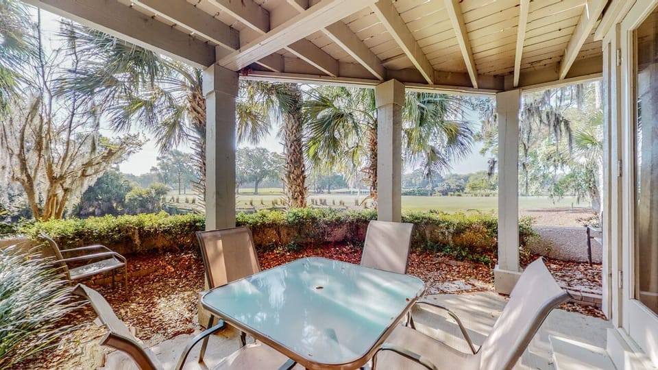 Outdoor Dining with Views of the George Fazio Golf Course