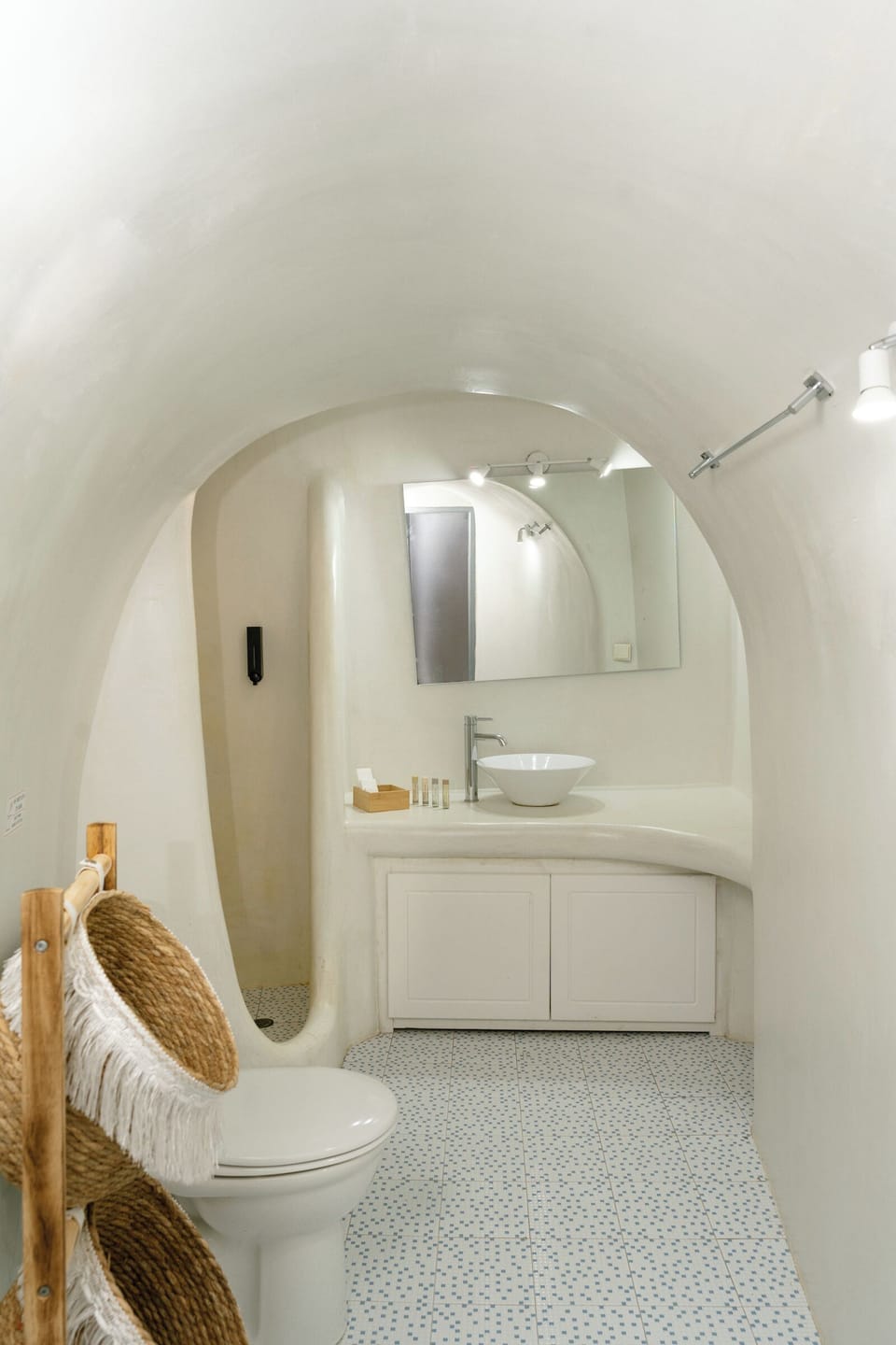 Family Room | Bathroom | Shower, free toiletries, hair dryer, towels