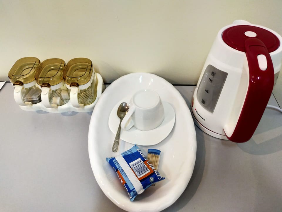 Deluxe Room | In-room dining