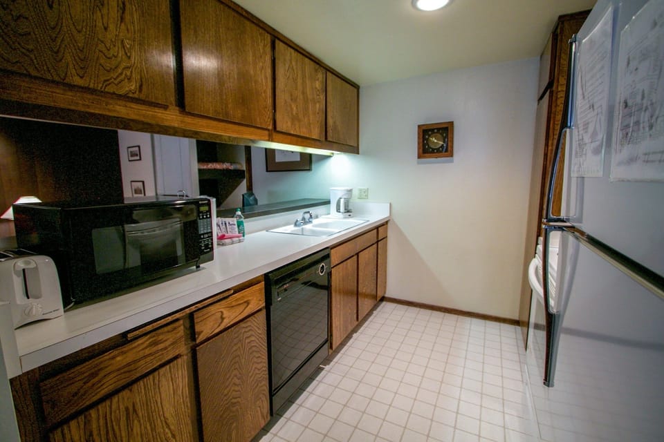 Flooring, Room, Indoors, Oven, Floor