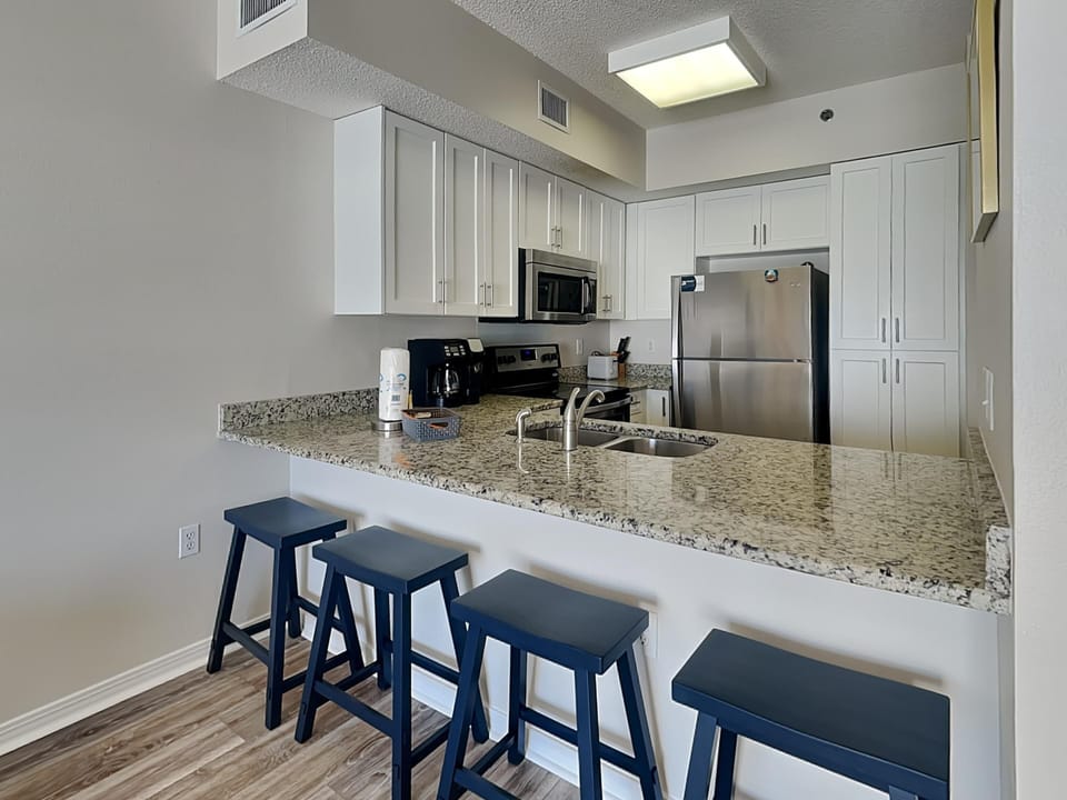 Breakfast Bar | Kitchen