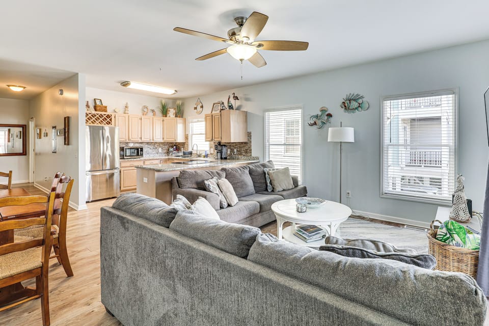 Living Room | Smart TV w/ Cable