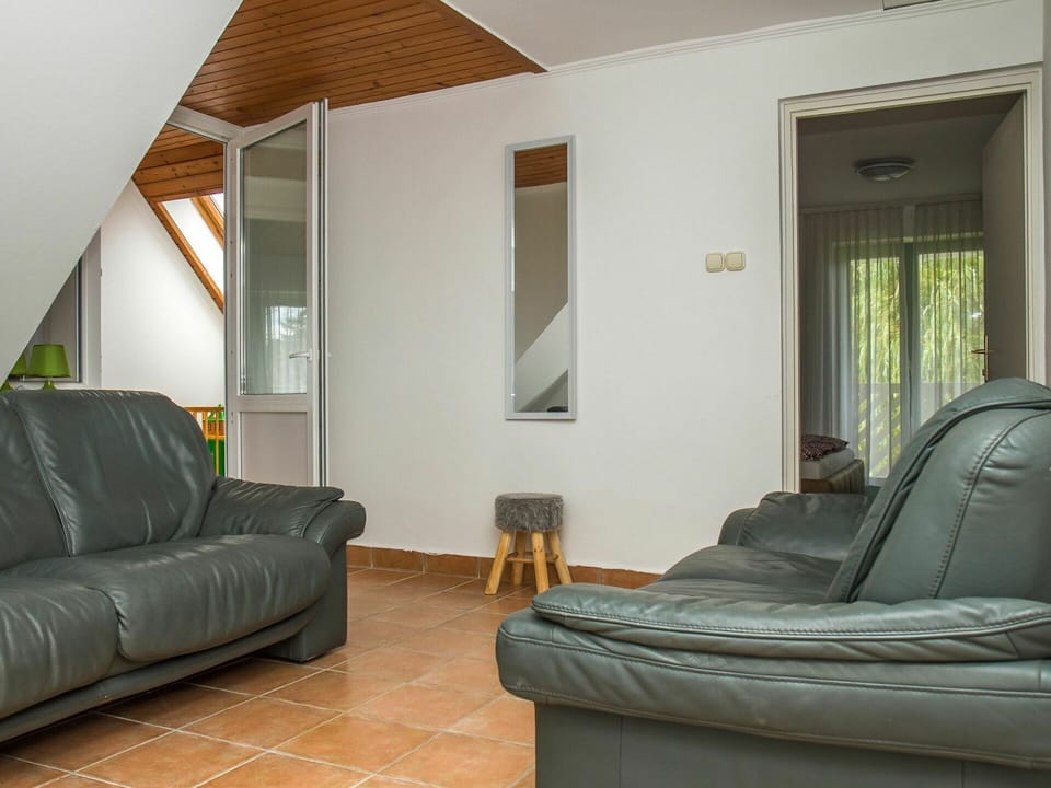 Brown, Furniture, Property, Couch, Comfort, Shade, Building, Wood, Interior Design, Flooring