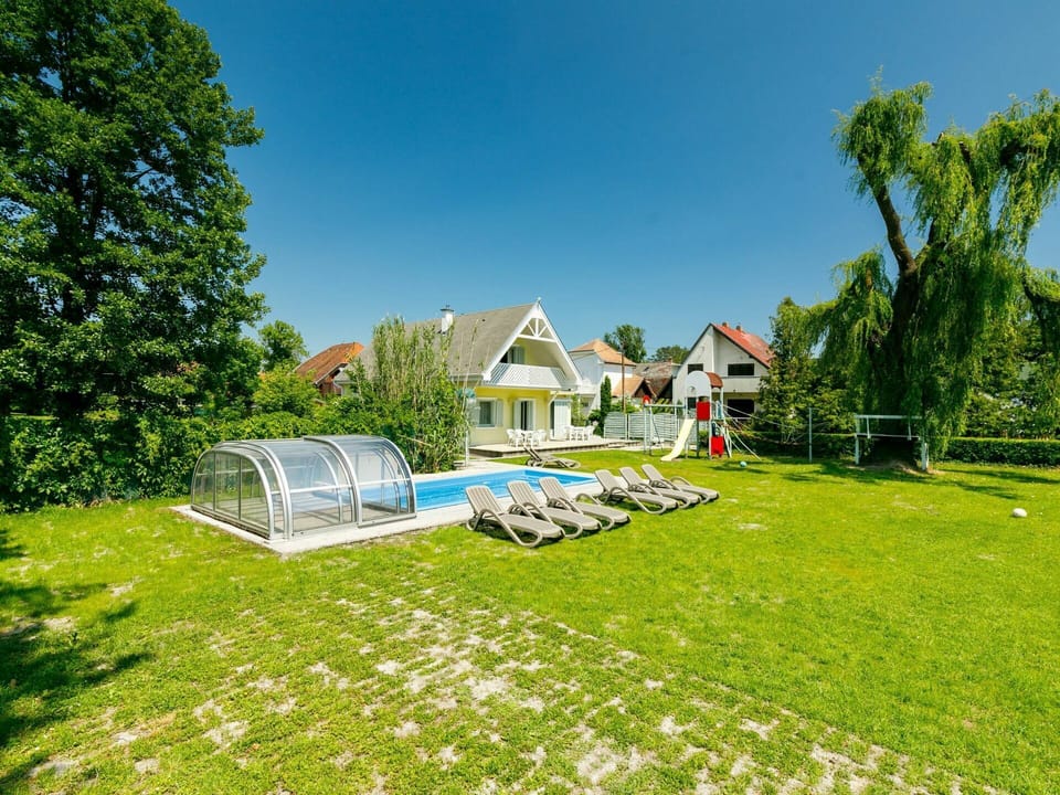 Sky, Plant, Property, Natural Landscape, Tree, House, Shade, Land Lot, Grass, Cottage