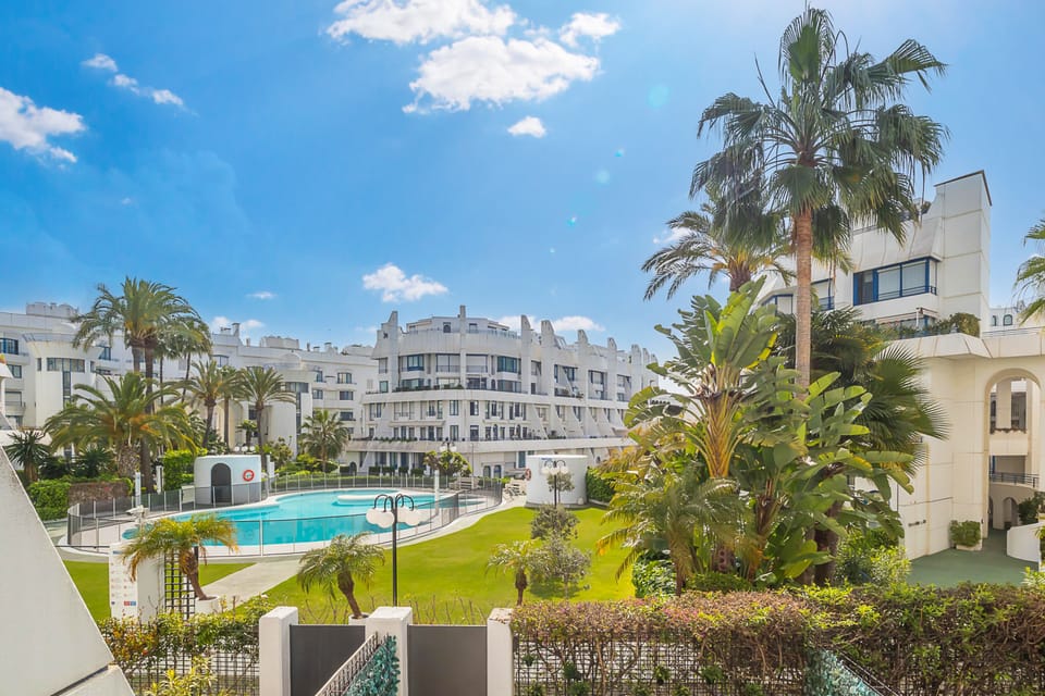 Lovely groundfloor with direct acces to the community pool