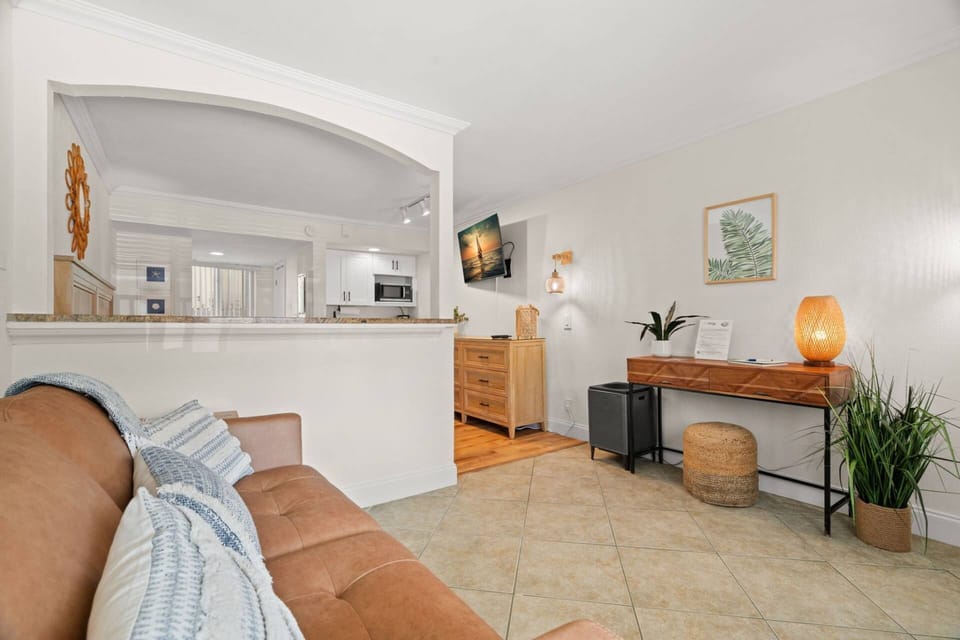 Dining/Common Area with Full Size Sleeper Sofa