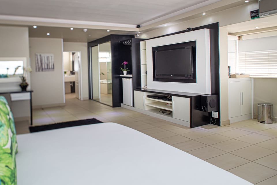 Executive Studio Suite | Desk, iron/ironing board