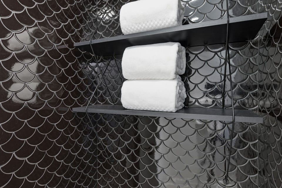 BATHROOM #1