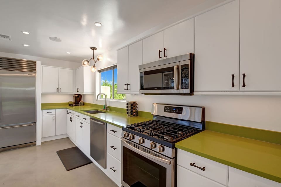 FULLY STOCKED KITCHEN, EVEN A SPICE RACK!