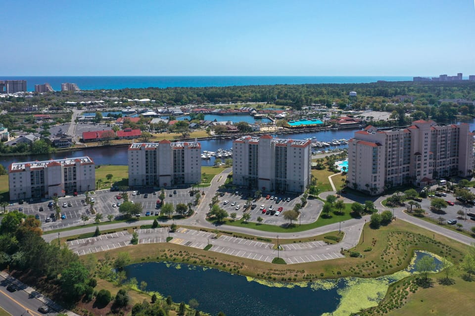 Yacht Club Villas