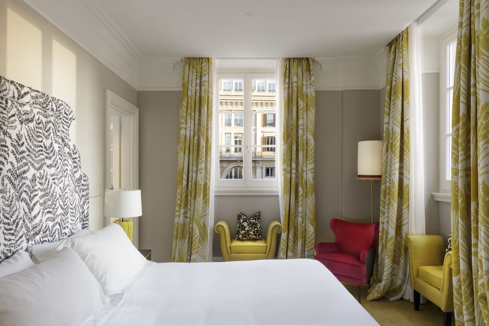 Premium bedding, Select Comfort beds, free minibar, in-room safe